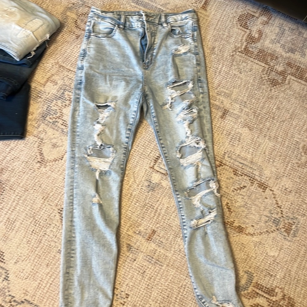 Light washed Ripped Jeans